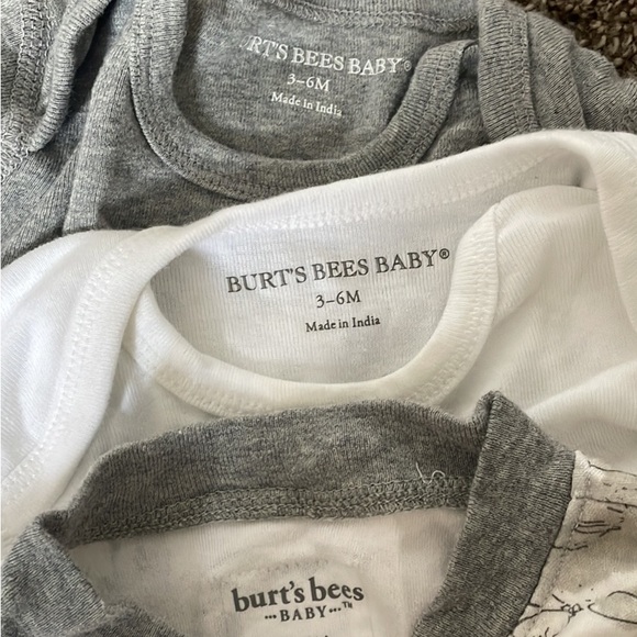 Burt’s bees baby pajamas 0-3 and 3-6 months - Picture 2 of 3